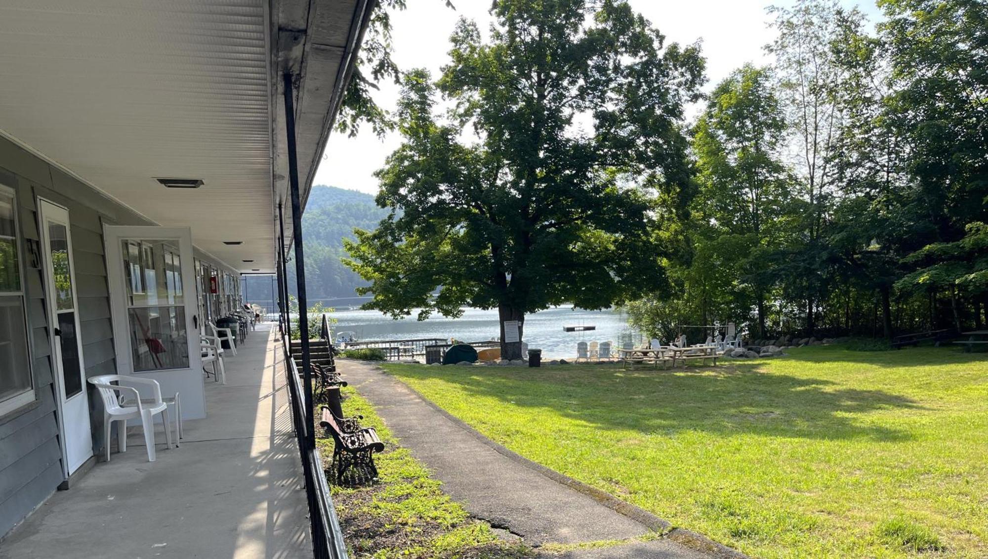 Motel Luzerne Lake Luzerne Экстерьер фото